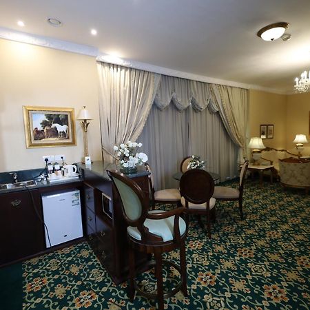 Habitat All Suites, Al Khobar Esterno foto A suite at the hotel