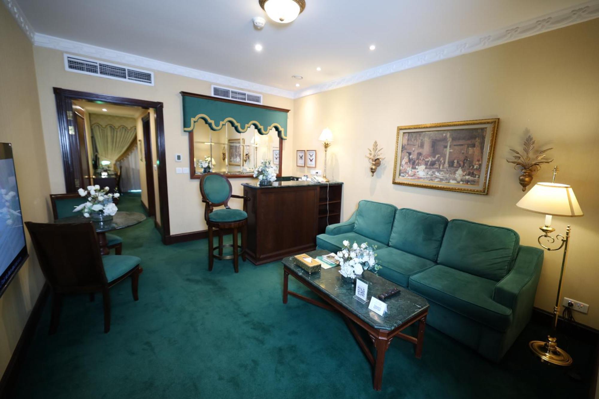 Habitat All Suites, Al Khobar Esterno foto Suite at the Grand Hotel