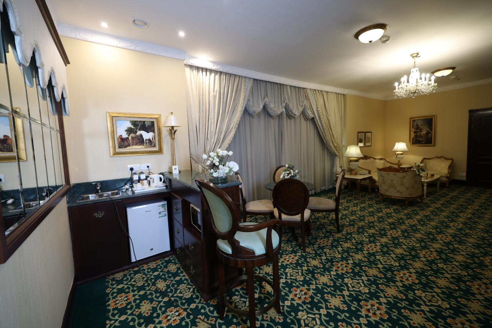 Habitat All Suites, Al Khobar Esterno foto A suite at the hotel