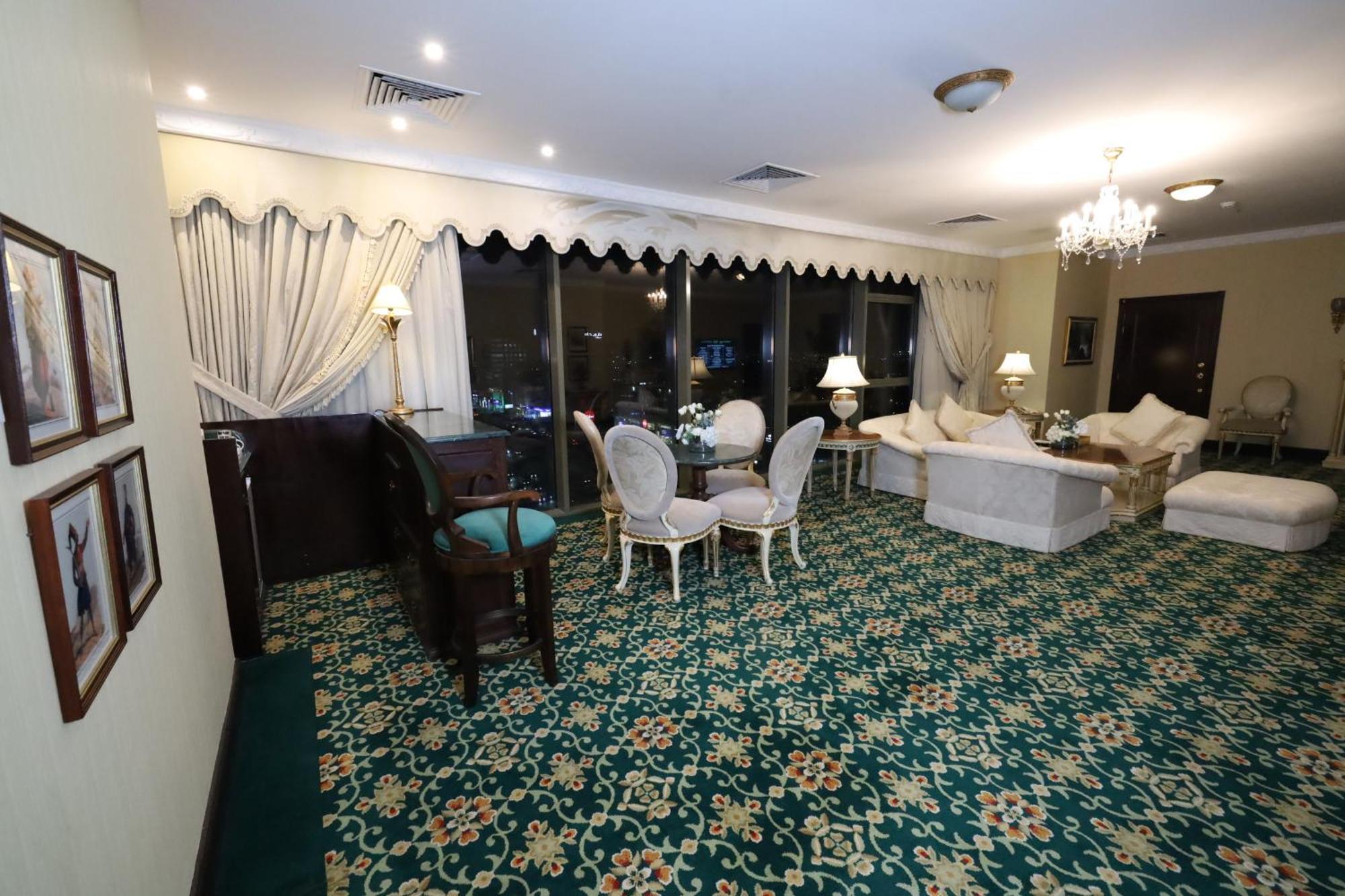 Habitat All Suites, Al Khobar Esterno foto A suite at the hotel