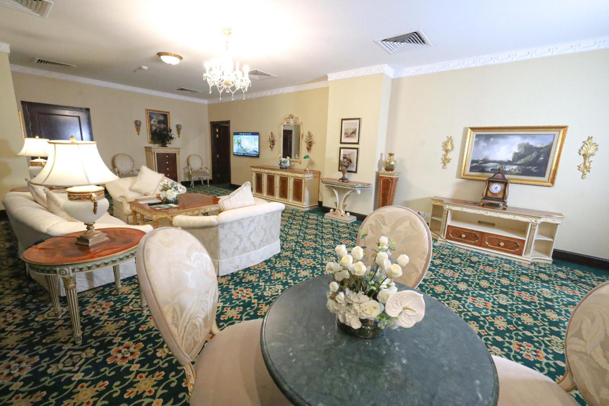 Habitat All Suites, Al Khobar Esterno foto The living room of the Vice Presidential Suite