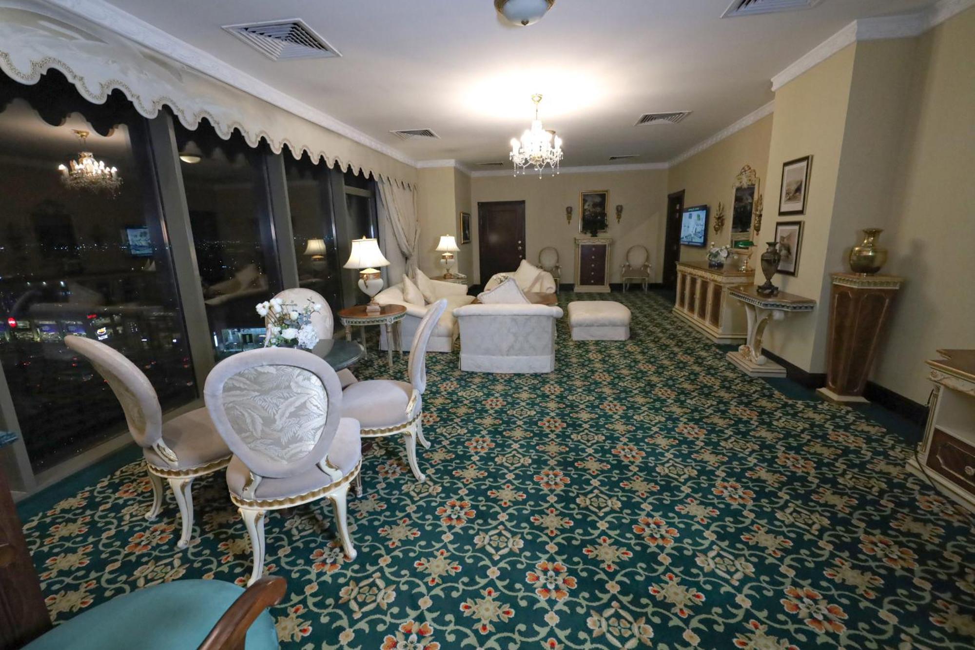 Habitat All Suites, Al Khobar Esterno foto A suite at the hotel